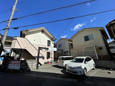 フレンドリー中島の建物外観