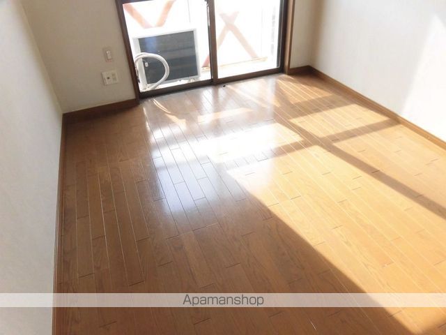 レジデンス五番館の居間写真
