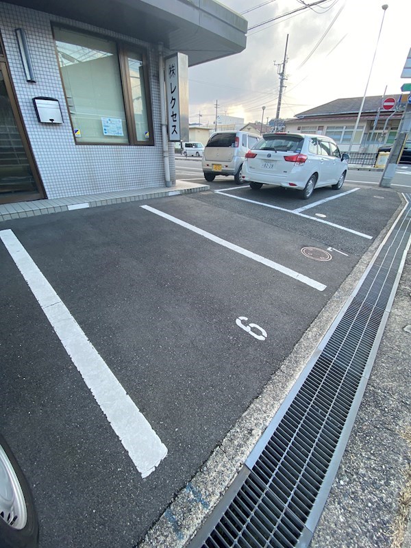 【姫路市香寺町中屋のマンションの駐車場】