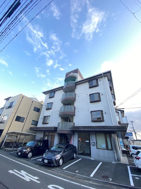 姫路市香寺町中屋のマンションの建物外観