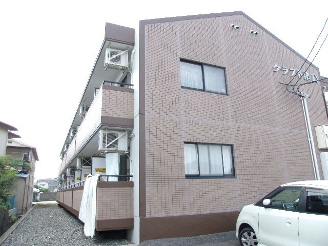 岡山市北区津島西坂のアパートの建物外観