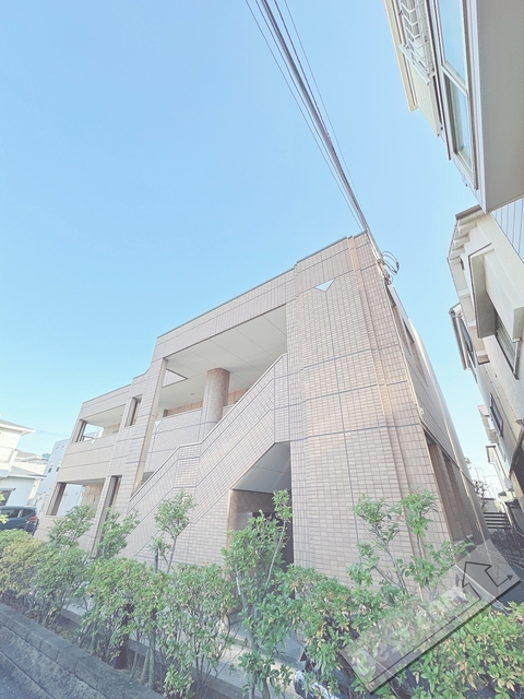 岸和田市西之内町のアパートの建物外観