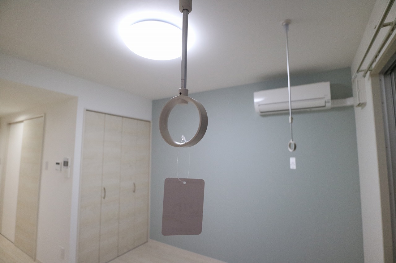 その他設備　室内物干機+エアコン完備