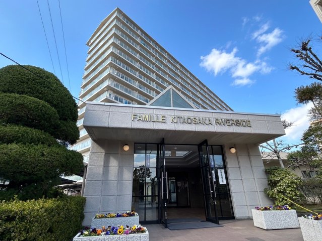 ファミール北大阪リバーサイドの建物外観