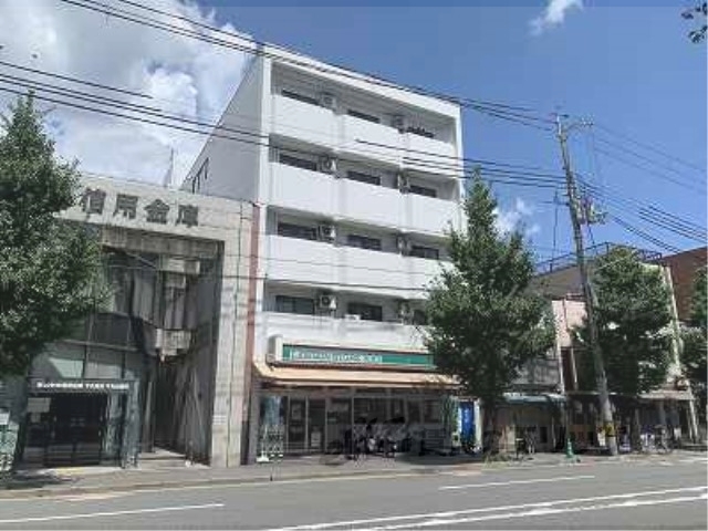 京都市中京区聚楽廻中町のマンションの建物外観