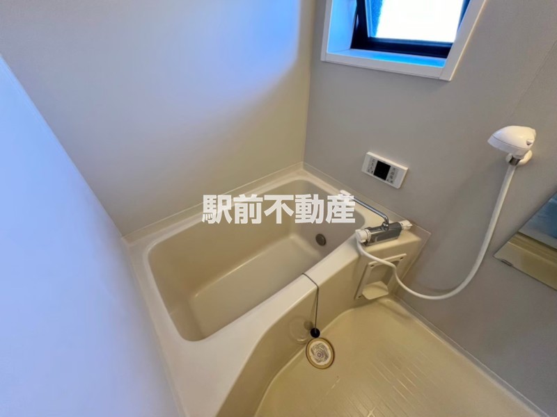 バス・シャワールーム　換気窓付いてます