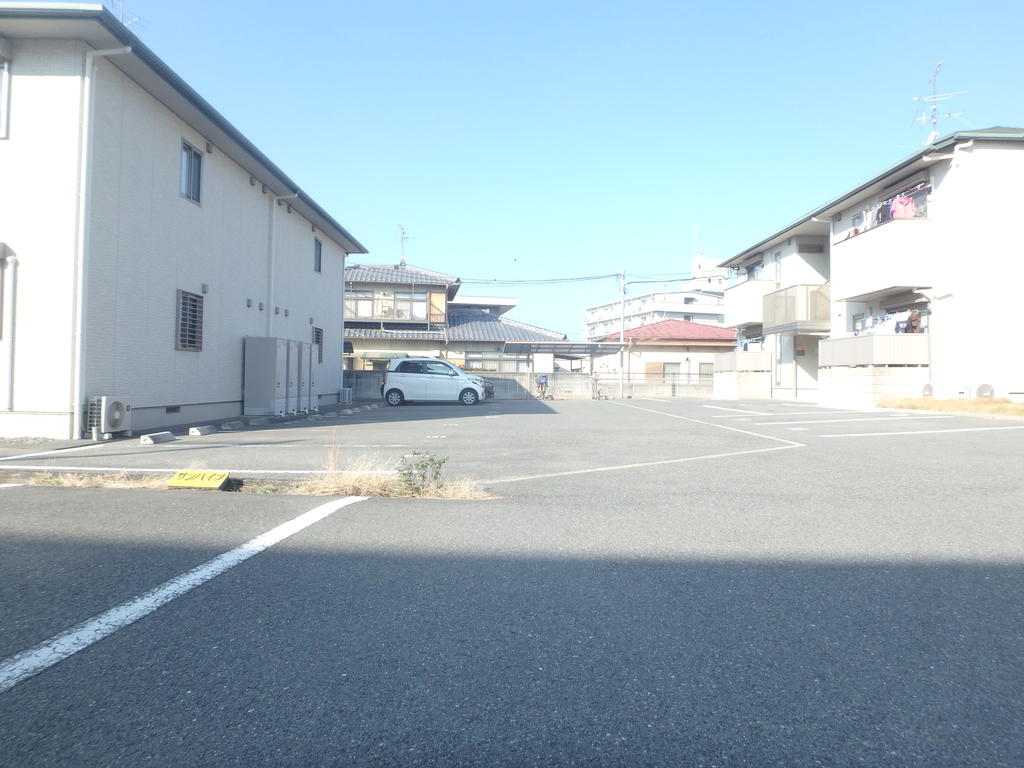 【貝塚市窪田のアパートの駐車場】