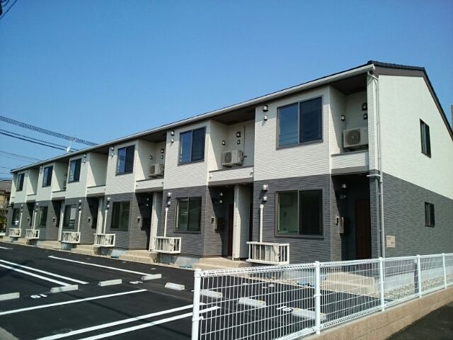 新潟市西区寺尾前通のアパートの建物外観