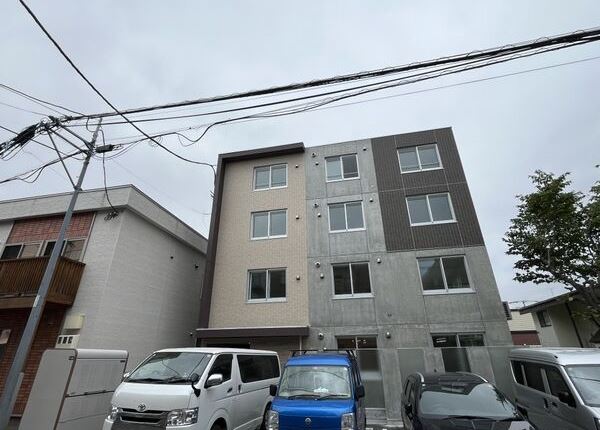 札幌市豊平区平岸二条のマンションの建物外観