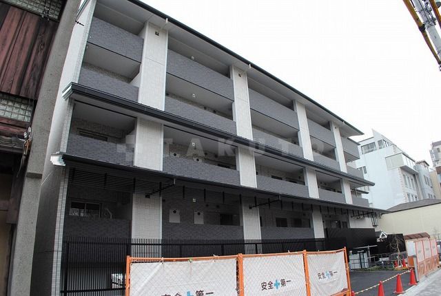 京都市中京区西ノ京北聖町のマンションの建物外観