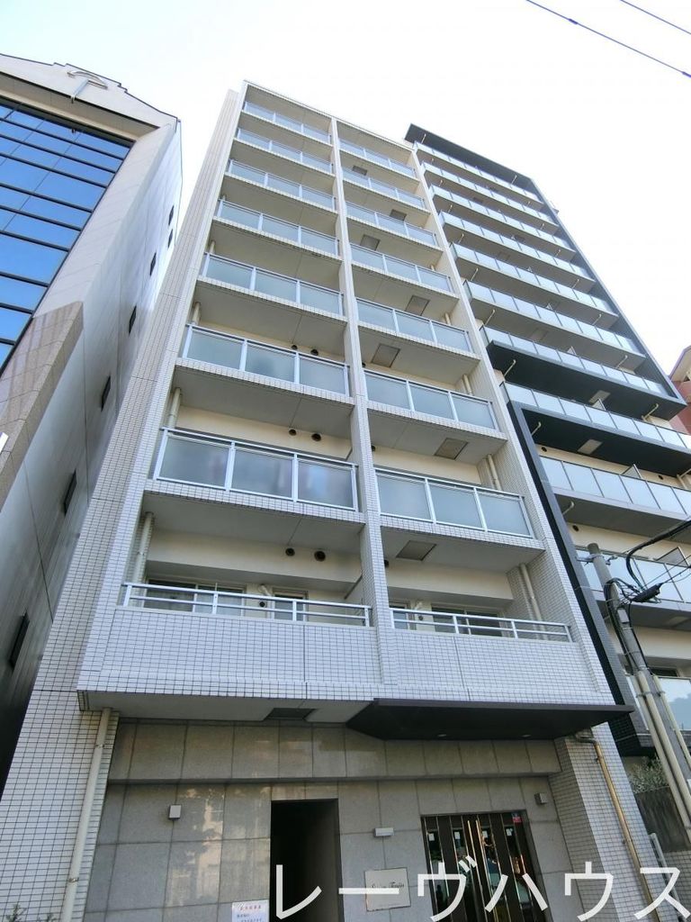 【福岡市中央区渡辺通のマンションの建物外観】