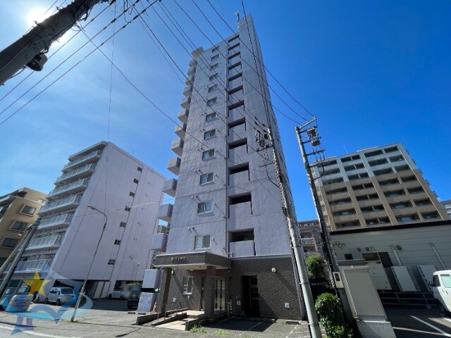 【札幌市中央区北四条西のマンションの建物外観】