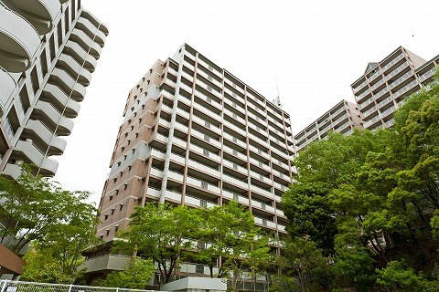 神戸市灘区六甲台町のマンションの建物外観