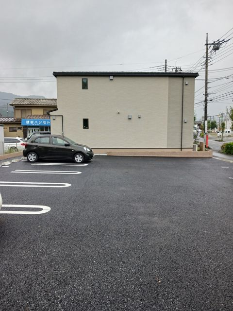 【秩父市日野田町のアパートの駐車場】