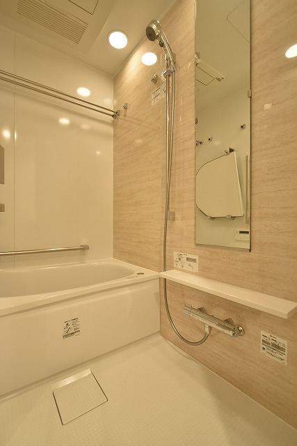 バス・シャワールーム　バス