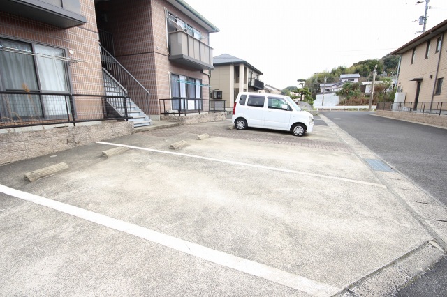 【サンシャイン崎岡の駐車場】