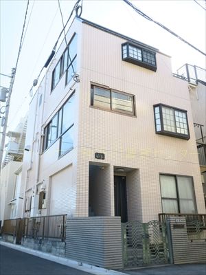 川崎市中原区木月伊勢町のマンションの建物外観