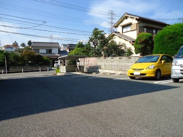 【甲斐市下今井のアパートの駐車場】