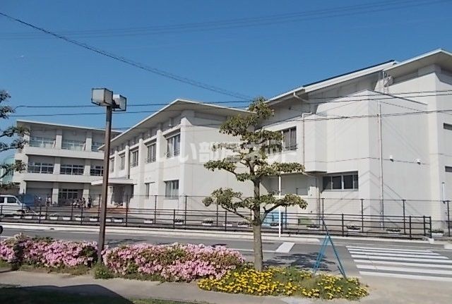 【今治市大西町新町のアパートの中学校】