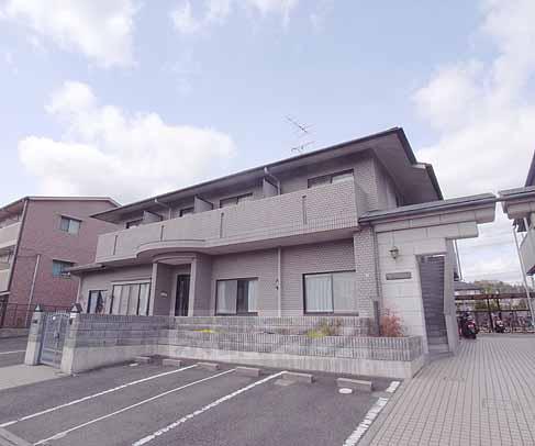 京都市左京区岩倉北桑原町のマンションの建物外観