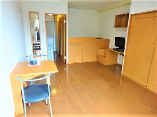 居室・リビング　1階はフローリングとなります。