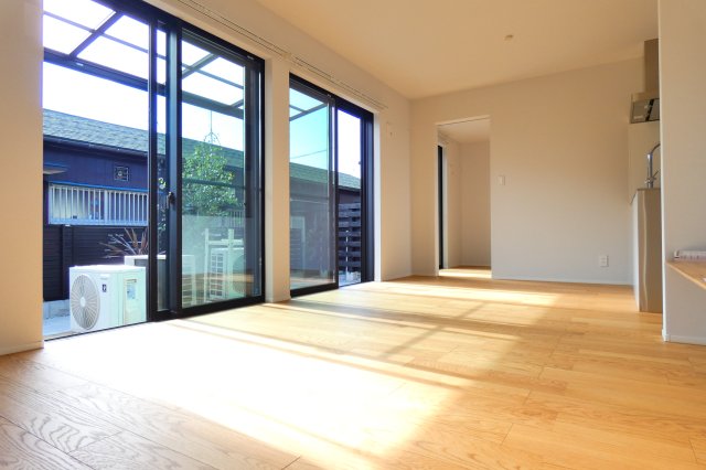 居室・リビング　11.5帖で日当たりよく開放的なリビングです。