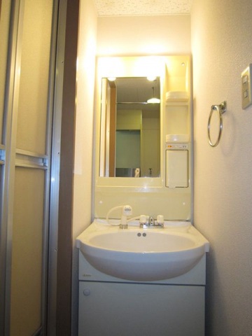 洗面設備　写真は別号室のものです。