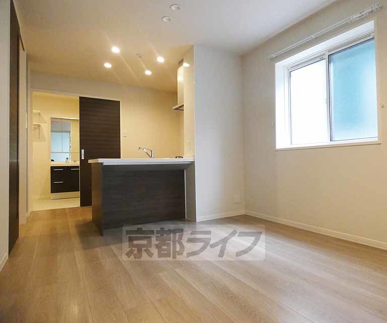 居室・リビング　落ち着いた雰囲気のお部屋です