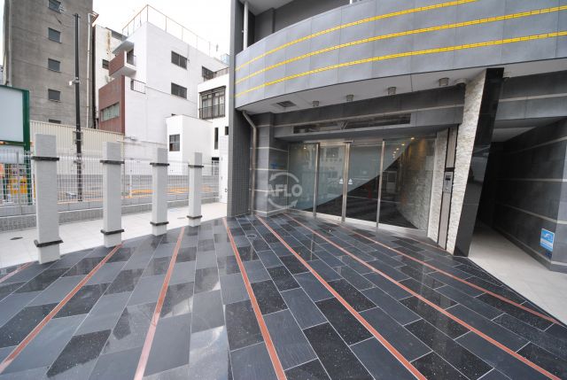 エントランス　セレニテ北久宝寺　エントランスアプローチ