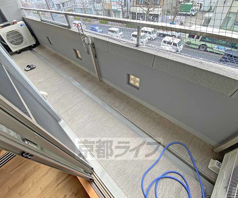バルコニー　ＬＤＫ側の南向きバルコニーです。北大路通り沿いで日当た...