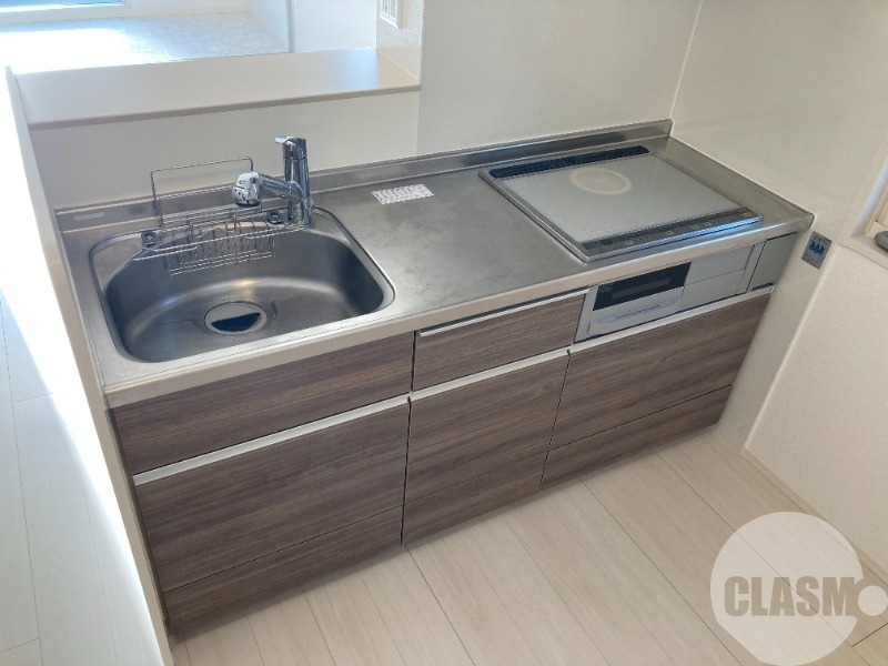 キッチン　効率よくお料理できる３口ＩＨコンロ付き♪