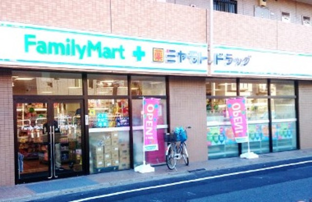 コンビニ　ファミリーマートミヤモトドラッグ北千束店（コンビニ）まで888m