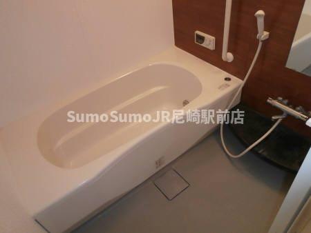 バス・シャワールーム　コンパクトで使いやすいお風呂です