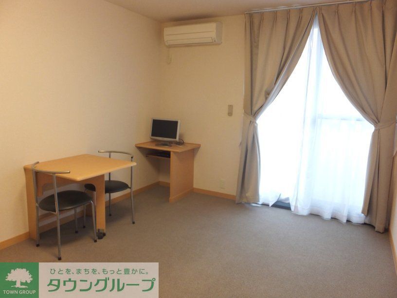 居室・リビング　カーペット仕様テーブルは折り畳み可能