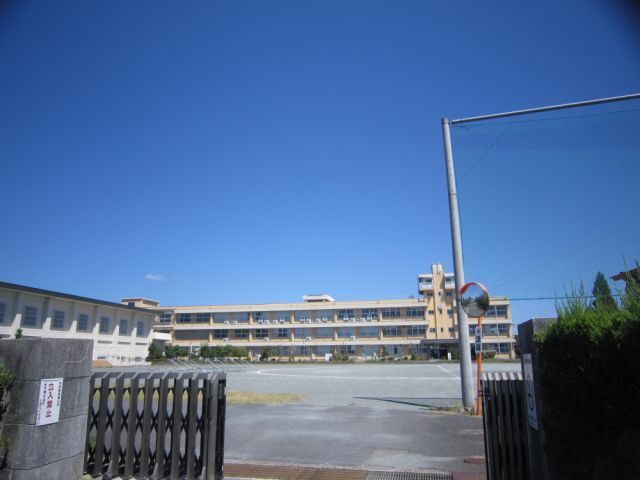 中学校　東員町立東員第一中学校（中学校）まで1800m