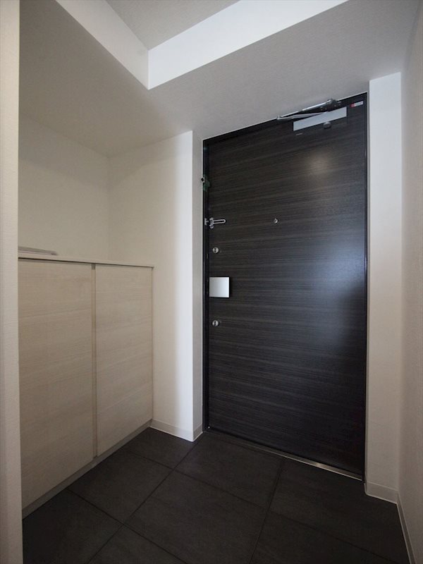 玄関　玄関　シューズボックス付（収納充実してます）