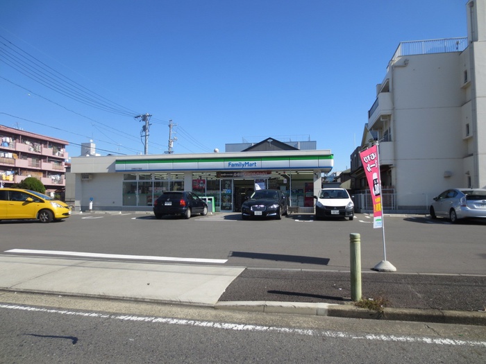 コンビニ　ファミリーマート（コンビニ）まで240m