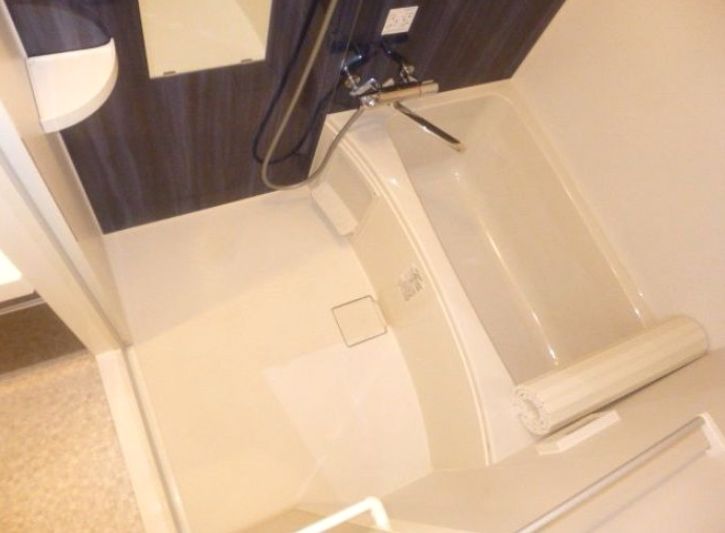 バス・シャワールーム　コンパクトで使いやすいお風呂です