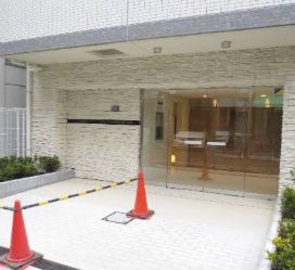 エントランス　落ち着いたエントランスです