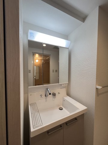 洗面設備　同間取り違う階のお部屋、独立洗面台