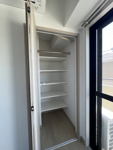 収納　同間取り違う階のお部屋、洋室収納