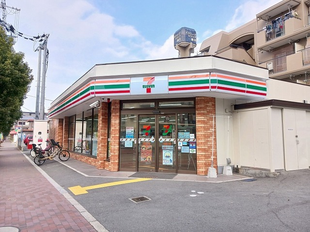 コンビニ　セブンイレブン（コンビニ）まで120m