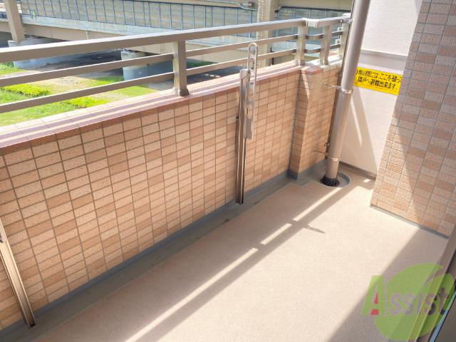 バルコニー　かなりワイドな設計になってます。バルコニーでくつろげそう