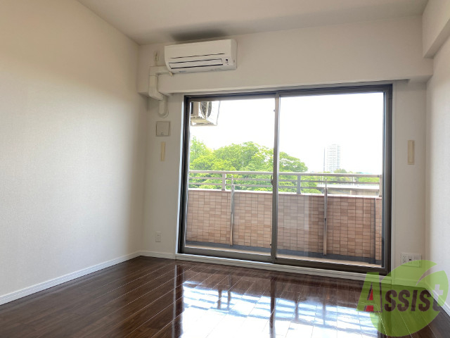 居室・リビング　本格フローリングのお部屋です。横幅もかなりゆったり