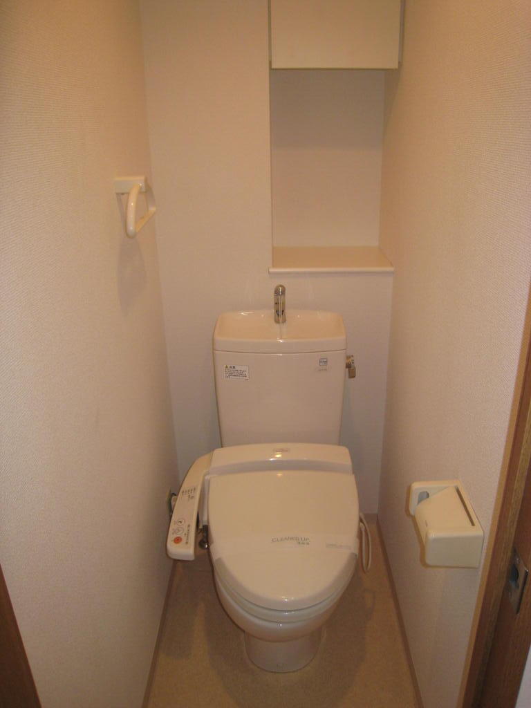 トイレ　温水洗浄便座付きのトイレ