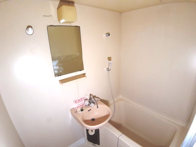 バス・シャワールーム　イメージ（同建物内別部屋の写真です）