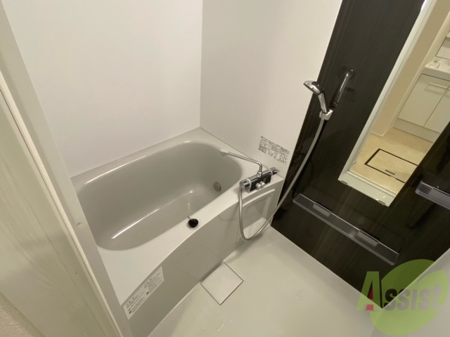 バス・シャワールーム　お風呂には追い焚き機能、浴室乾燥も付いています