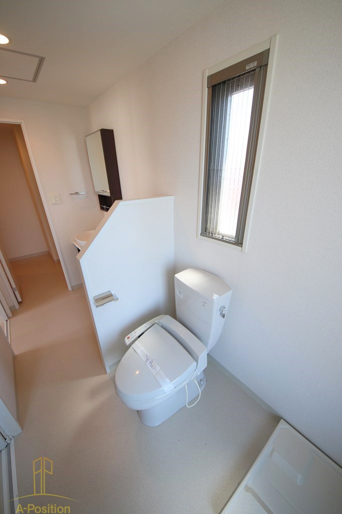 トイレ　クリスタルブライト本町東