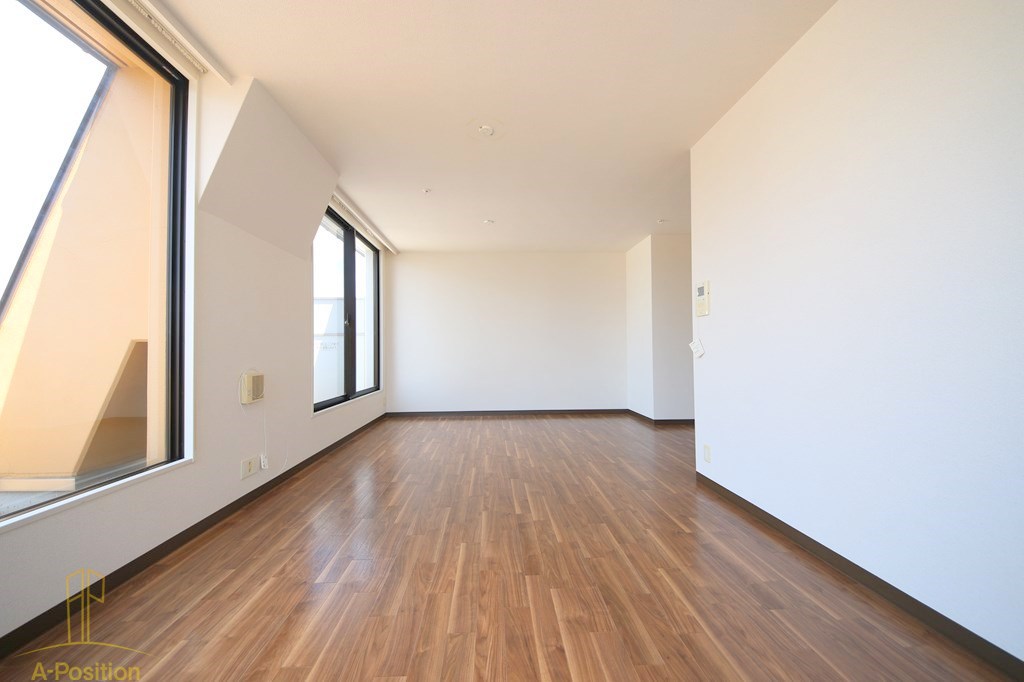 居室・リビング　クリスタルブライト本町東