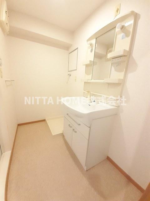 洗面設備　人気の洗髪洗面化粧台完備!!